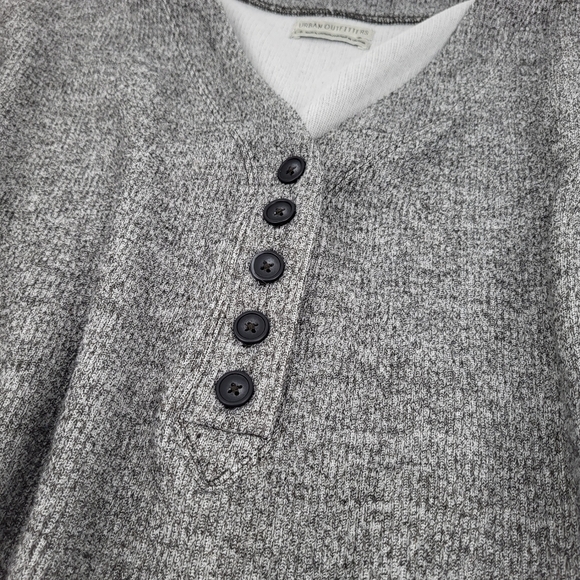 Urban Outfitters Oversized Boxy Cropped Sweater Ribbed Knit Henley Button Gray L - Picture 6 of 7